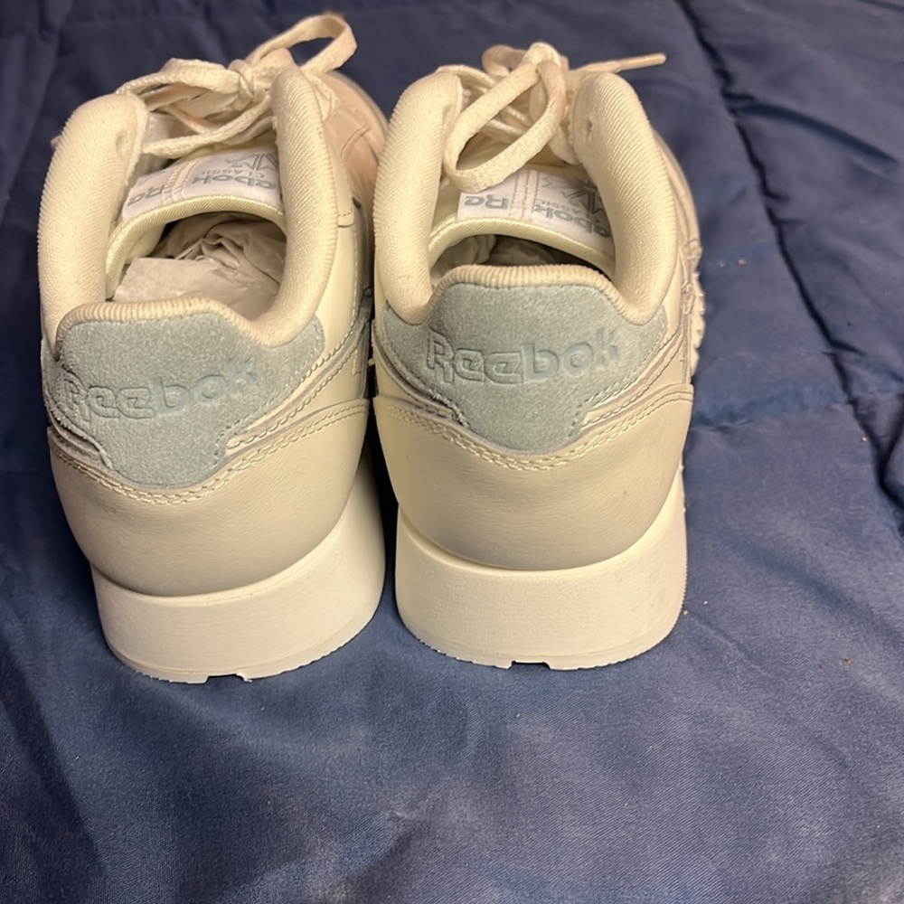 Reebok - Picture 3 of 5